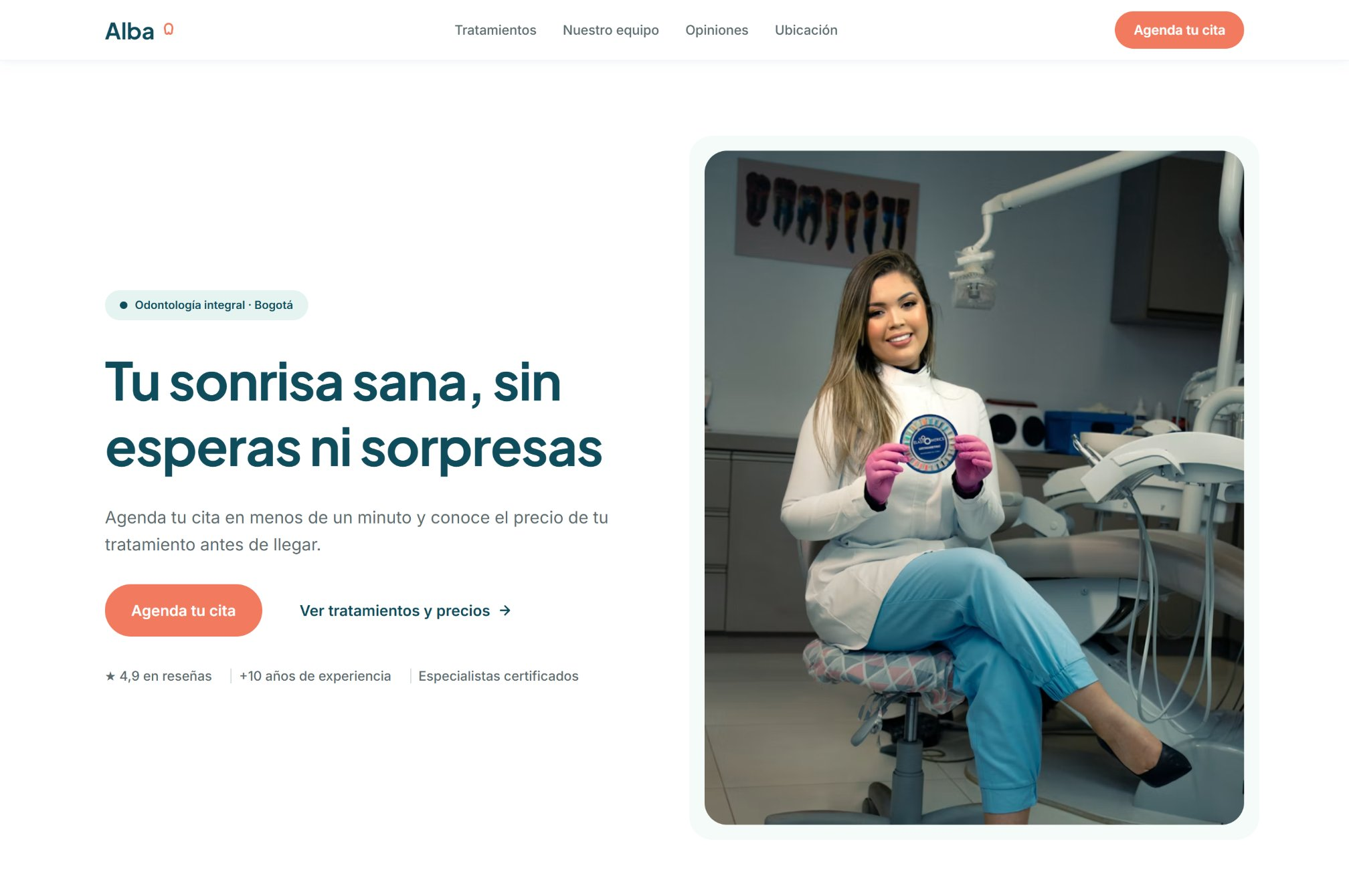 Hero de la web conceptual de Alba Clínica Dental con el titular Tu sonrisa sana, sin esperas ni sorpresas y el botón Agenda tu cita
